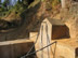 Ici, une même fontaine est visiblement utilisée à tour de rôle pour alimenter d'autres parties du village dont les fontaines ont cessé de fonctionner.